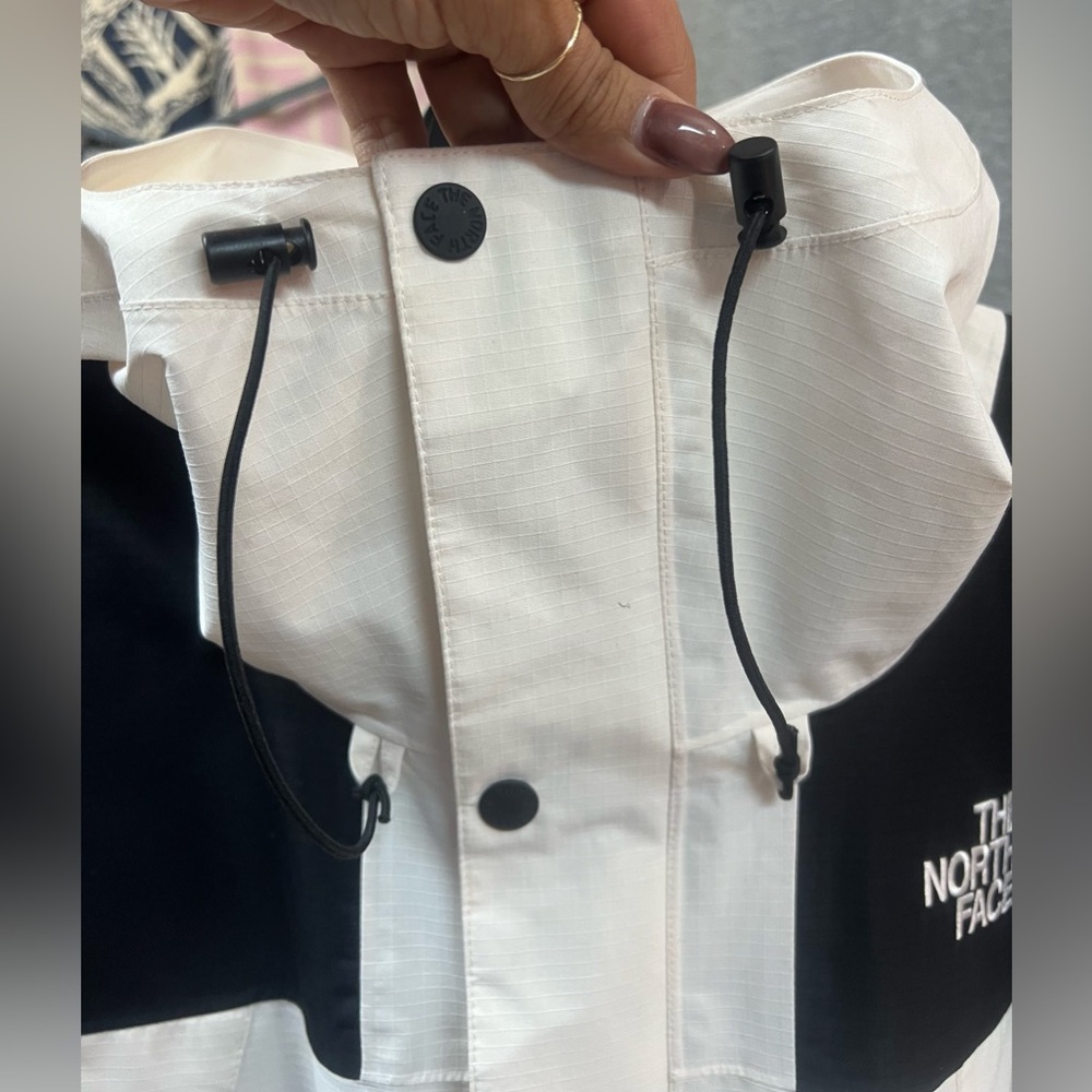 The North Face men’s Dryvent Mono Black and White Jacket - Picture 3 of 10